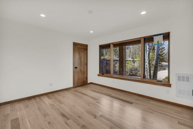 Building Photo - Pinebrook Luxury Remodeled Home