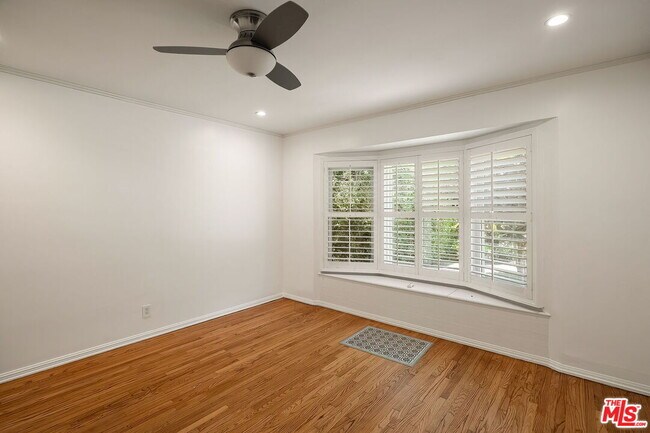 Building Photo - 434 21st Pl