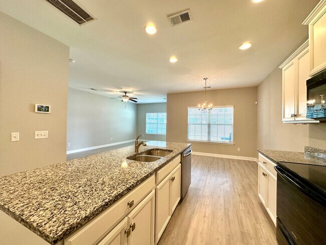Building Photo - 3/2.5 Townhome located in Cokers Commons i...