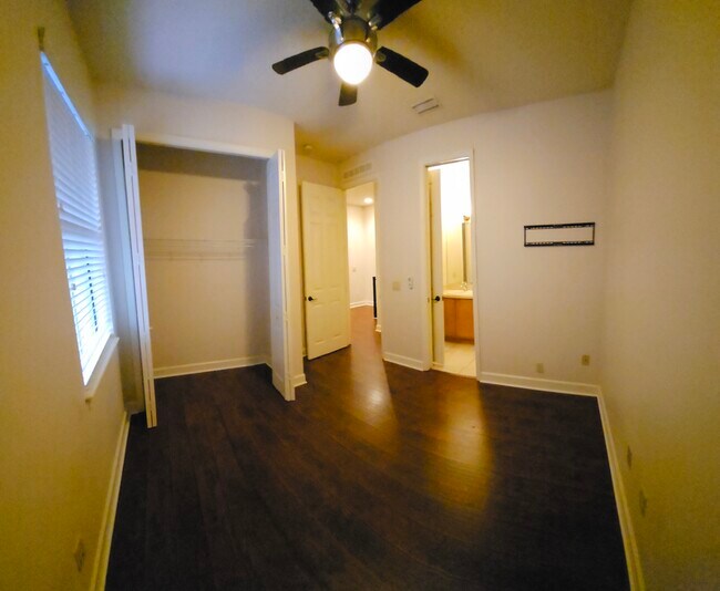 Building Photo - 113 S Packwood Ave