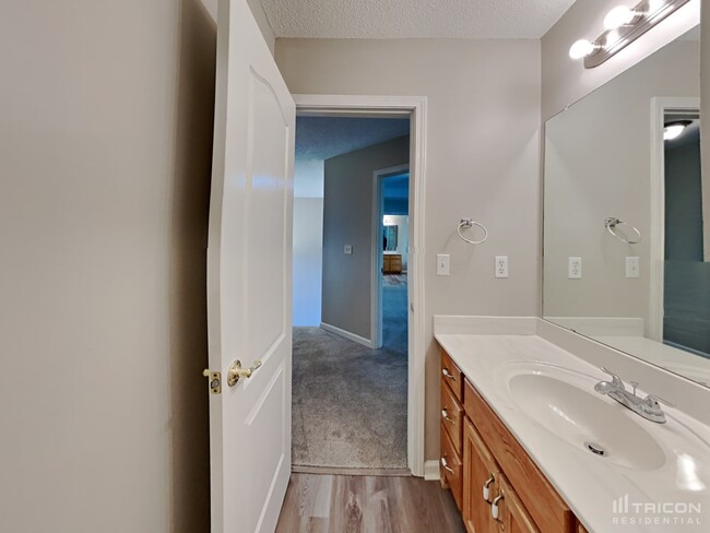 Building Photo - 225 Mels Way