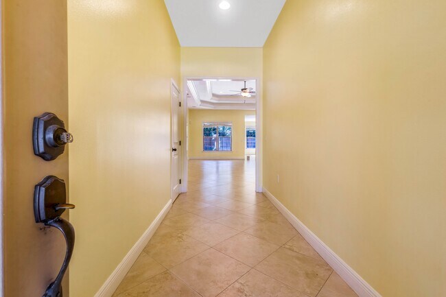 Building Photo - 651 Powell Dr NE