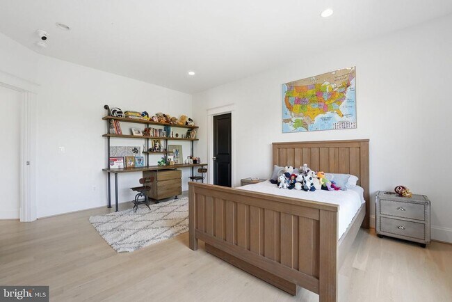 Building Photo - 2504 12th St N