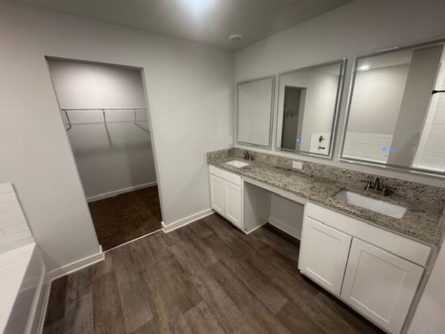 Building Photo - 705 Windstream Dr