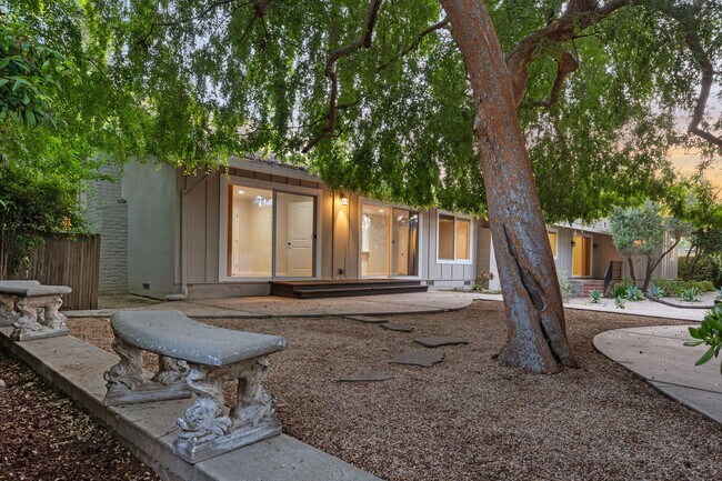 Building Photo - 810 Monte Rosa Dr
