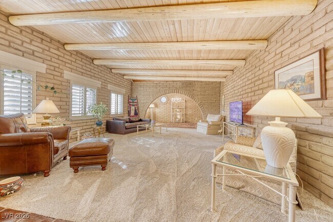 Building Photo - 1224 Sur Este Ave