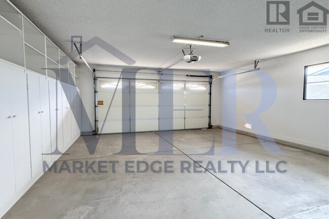 Building Photo - 3Bed/3Bath Home in 55+ Age Restricted Community in Sun City! Move-In Ready on 06/04/2026! -- FULL...