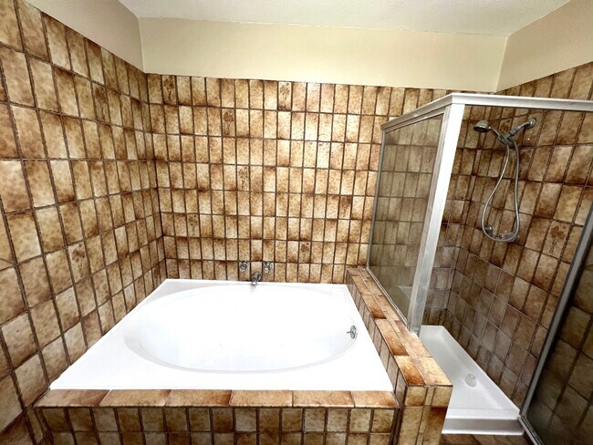 Building Photo - 10600 Andora Ave