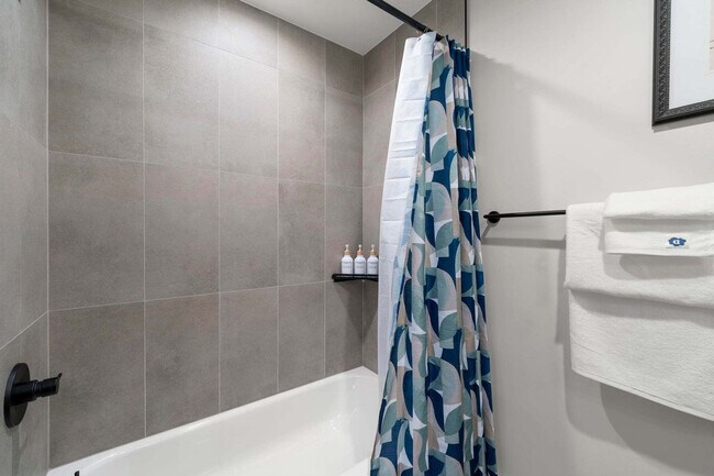 Building Photo - 6044 N Winthrop Ave