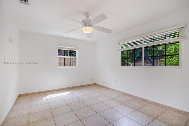 Building Photo - 119 Harbor Dr
