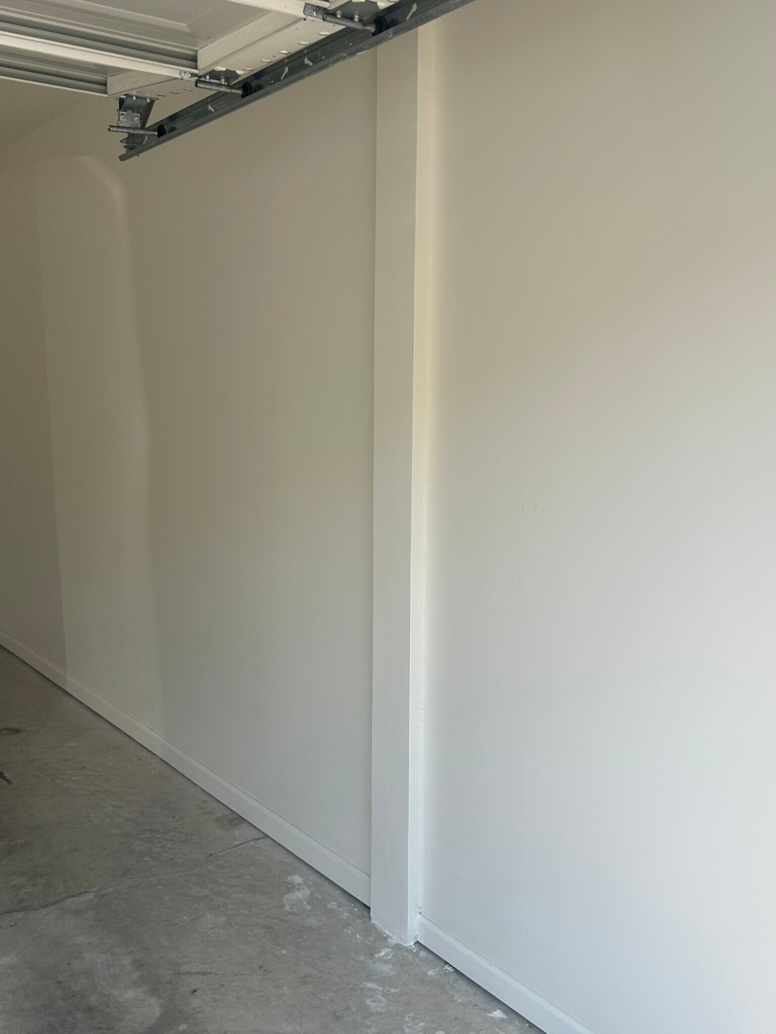 Garage - 12833 Tradd St
