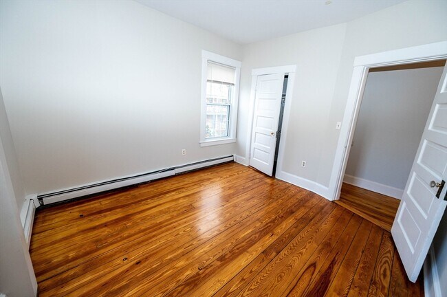 Building Photo - 5 Colchester St