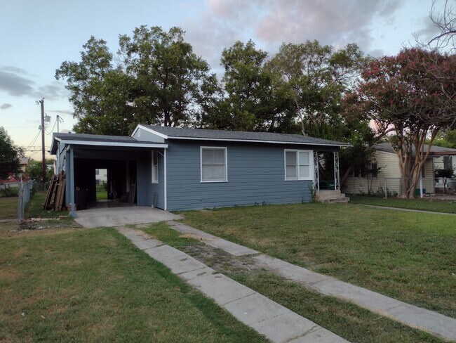 Building Photo - 219 Notre Dame Dr