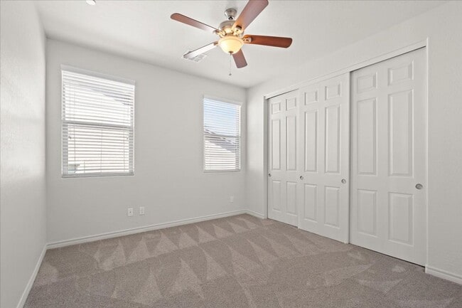 Building Photo - Fabulous Home with NexGen Sutie!