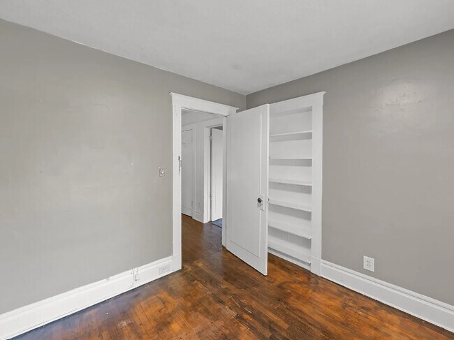 Building Photo - 1412 Cambridge Rd