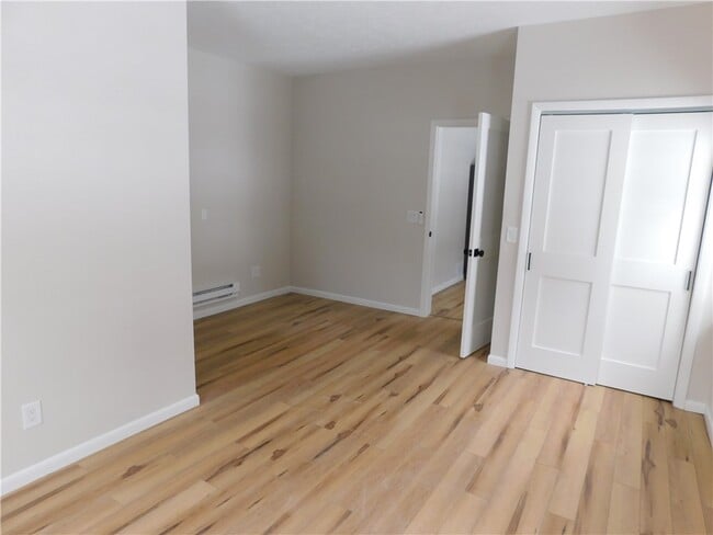 Building Photo - 182 E Main St