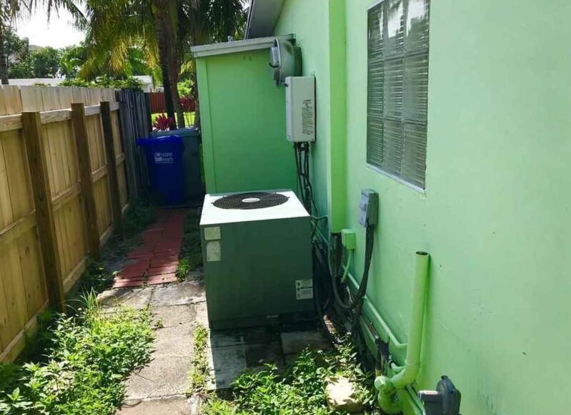 Building Photo - 11 NE 17th Ave