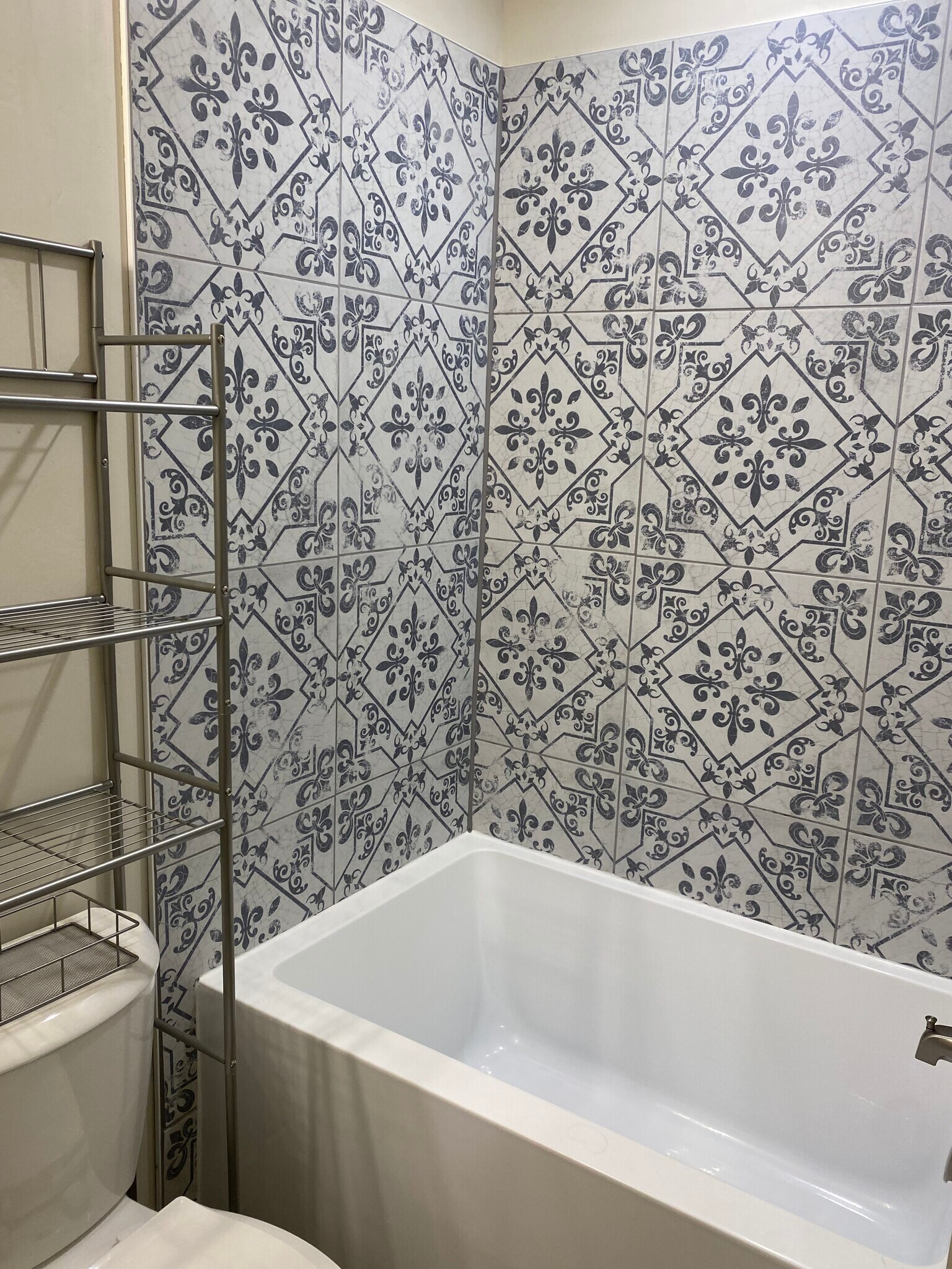 Hall tub - 2817 S 1150 W