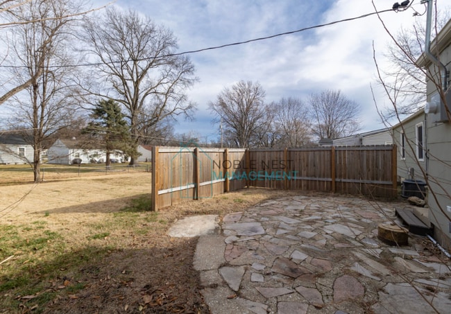 Building Photo - 6610 W 72nd Terrace