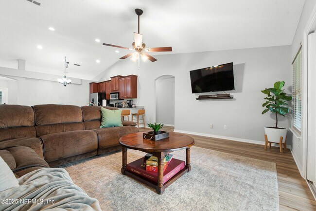 Building Photo - 2650 Kermit Ct