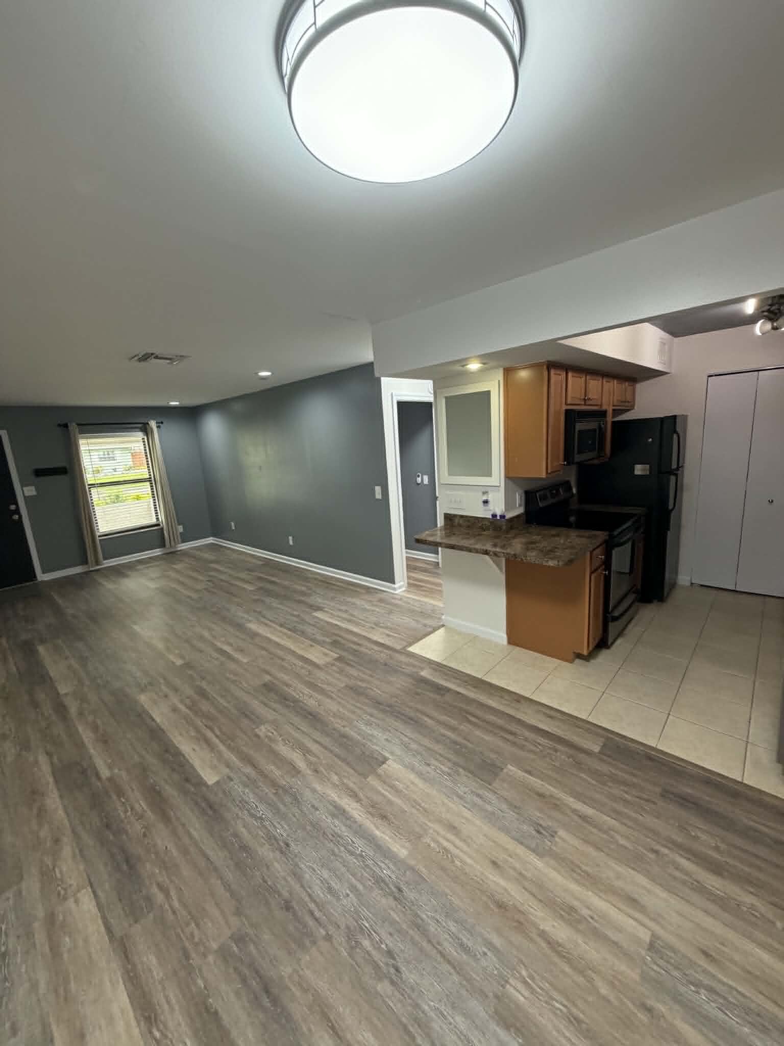 Building Photo - 3094 Plaza Terrace Dr
