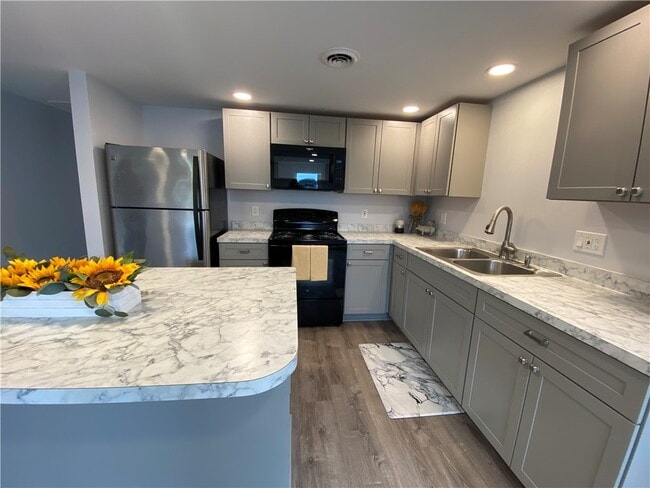 Building Photo - 233 W Commercial St