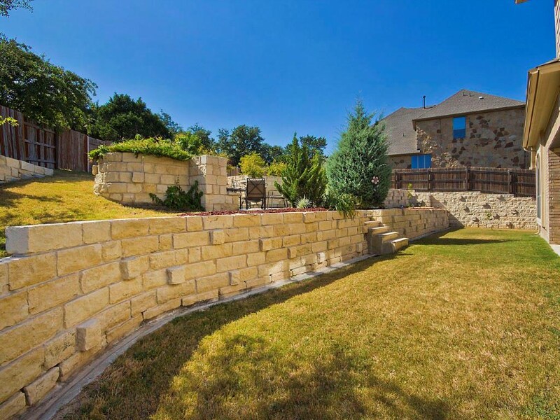Building Photo - 271 Longmont Ln