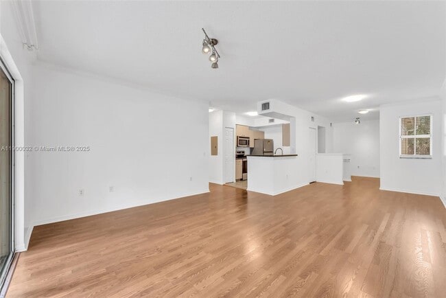 Building Photo - 2464 Centergate Dr