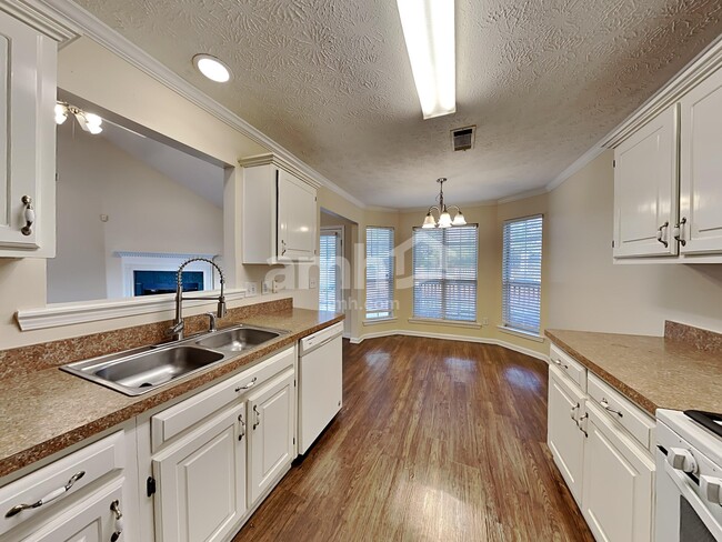 Building Photo - 515 Chaseridge Dr