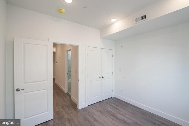 Building Photo - 1711 Snyder Ave