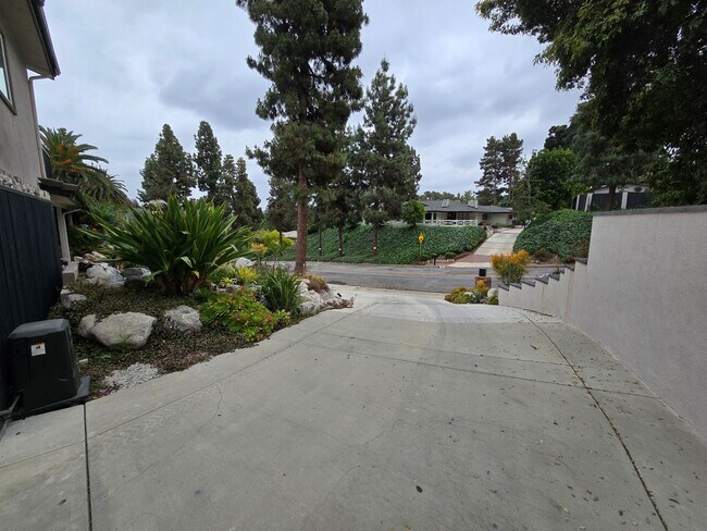 Building Photo - Fantastic 2 Bed, 2.5 Bath ADU unit in Sunn...