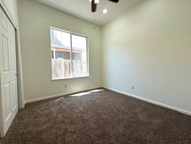 Building Photo - 3545 Laguna Ct