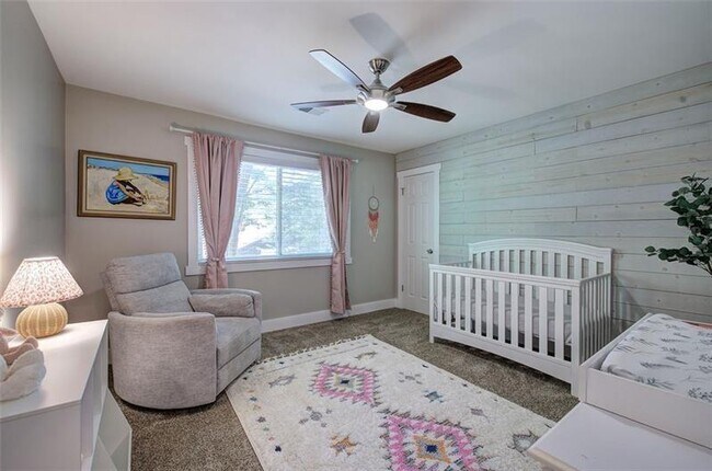 Building Photo - 3410 Holliglen Dr