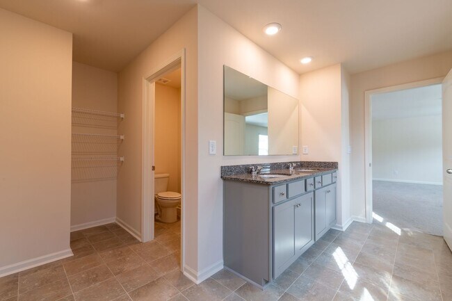 Building Photo - Spacious Family Home for Rent in Fairburn,...