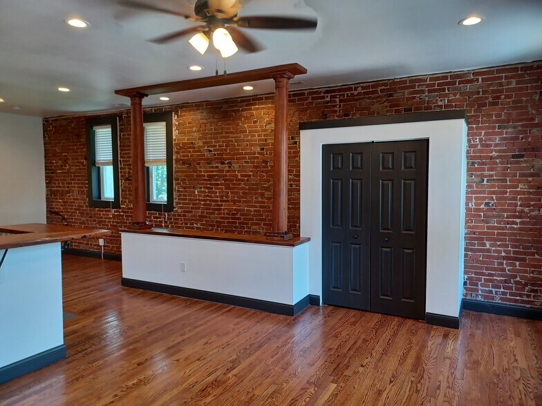 Building Photo - 4214 Chouteau Ave