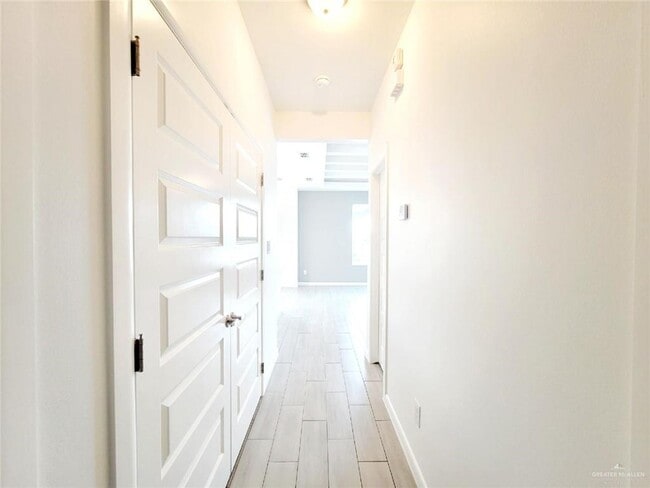 Building Photo - 17 South Dr