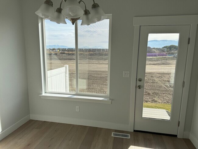 Building Photo - 3757 Big Horn Dr