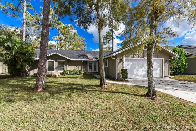 Building Photo - 916 Daffodil Dr