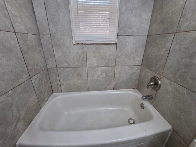 Building Photo - 4638 Appleville St