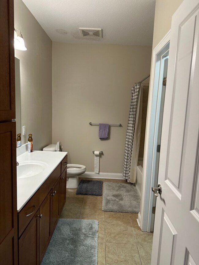 Building Photo - Charming 2 beds 2 baths in Columbus!