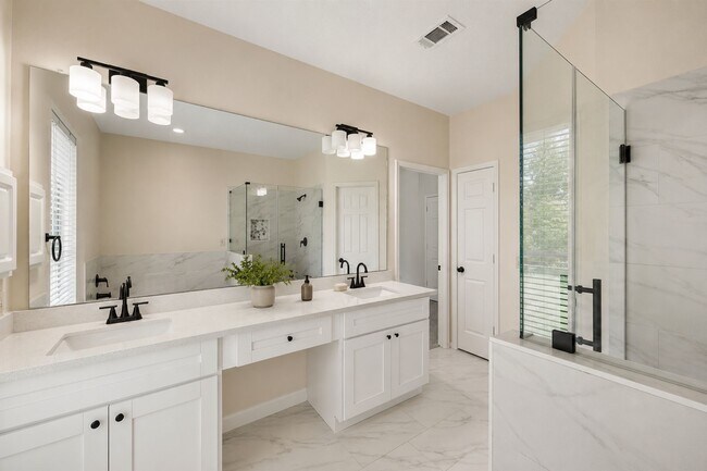 Building Photo - 9811 Sandtown Cir