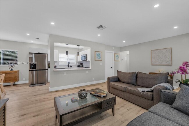 Building Photo - 1204 NE 7th St