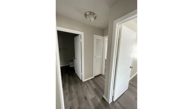 Building Photo - 606 Marshall St