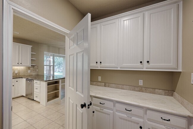 Building Photo - 14918 Pollux Dr