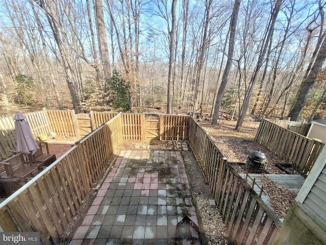 Building Photo - 8072 Grandview Ct