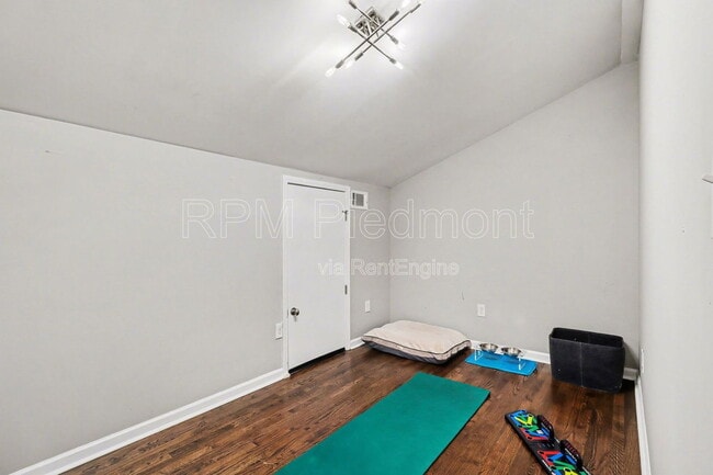 Building Photo - 1360 Smith St SE