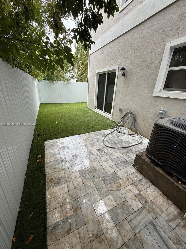 Building Photo - 1743 SE 9th Terrace