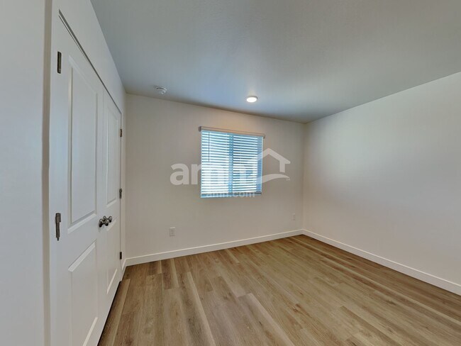 Building Photo - 12523 W Flynn Ln