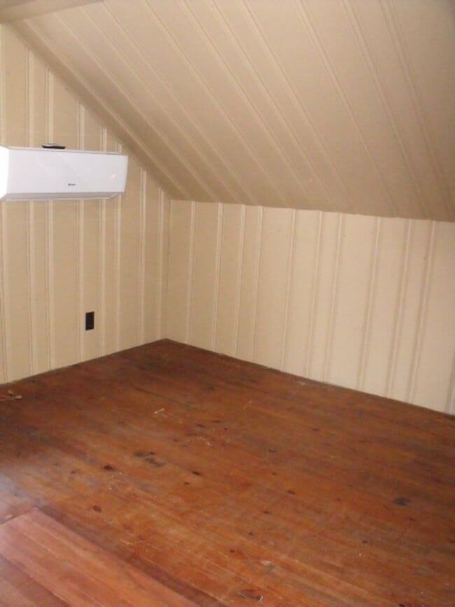 Building Photo - THIS COULD BE YOUR NEW HOME, BUSINESS, OR BOTH!