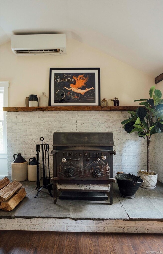 Building Photo - 2 Locust St